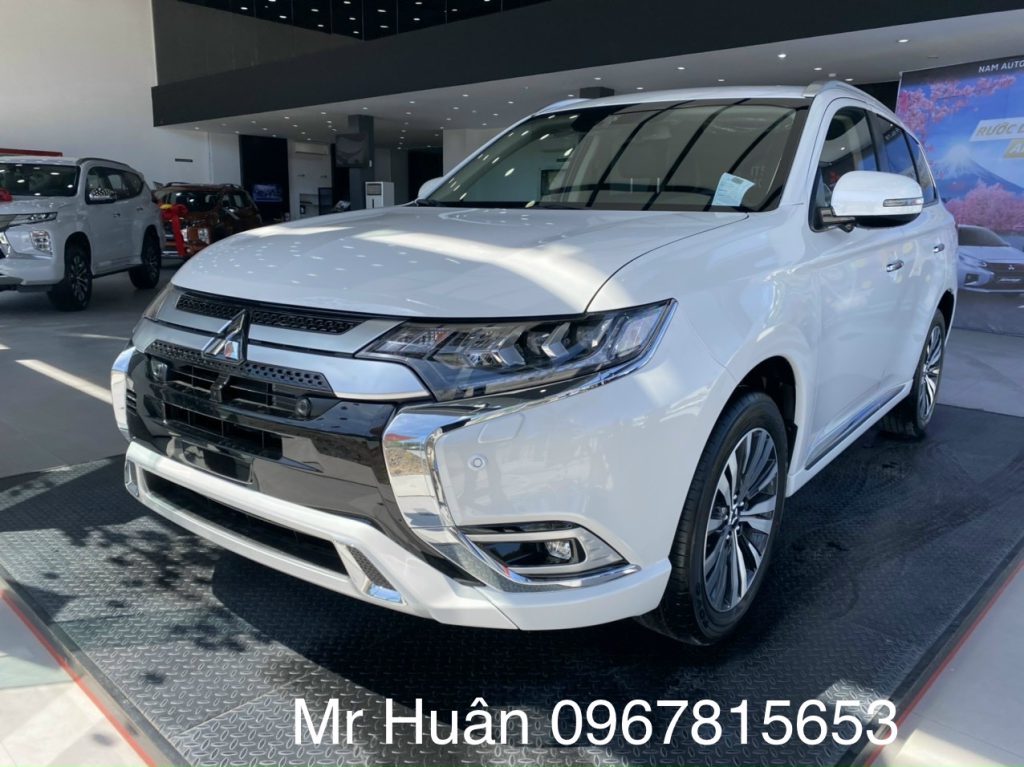 Mitsubishi Outlander sang trọng , cách âm tốt nhất phân khúc giá chỉ từ 825 Triệu đồng