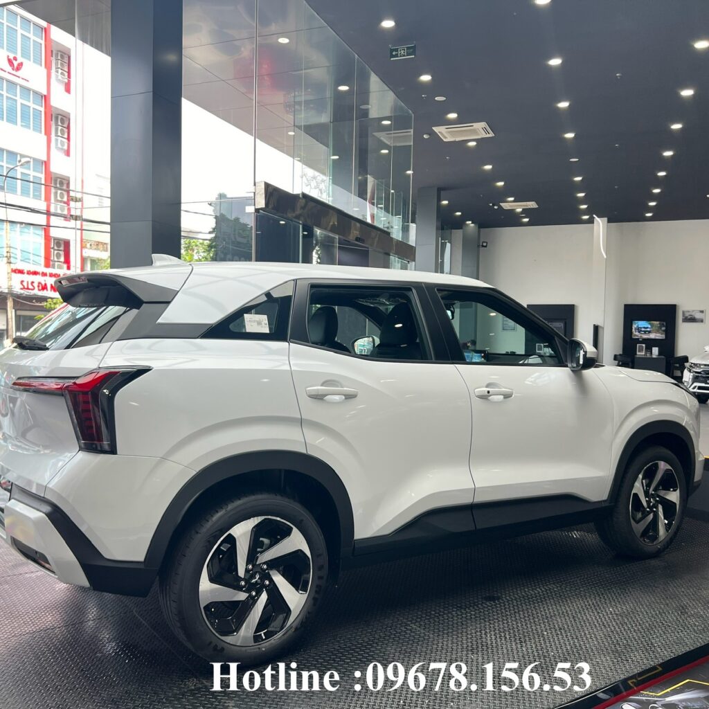Mitsubishi Xforce màu Trắng | Mitsubishi Hà Tĩnh #1 17 hông Xe Mitsubishi Xforce màu trắng với những đường gân dập nổi , mạnh mẽ với thiết kế khí động học