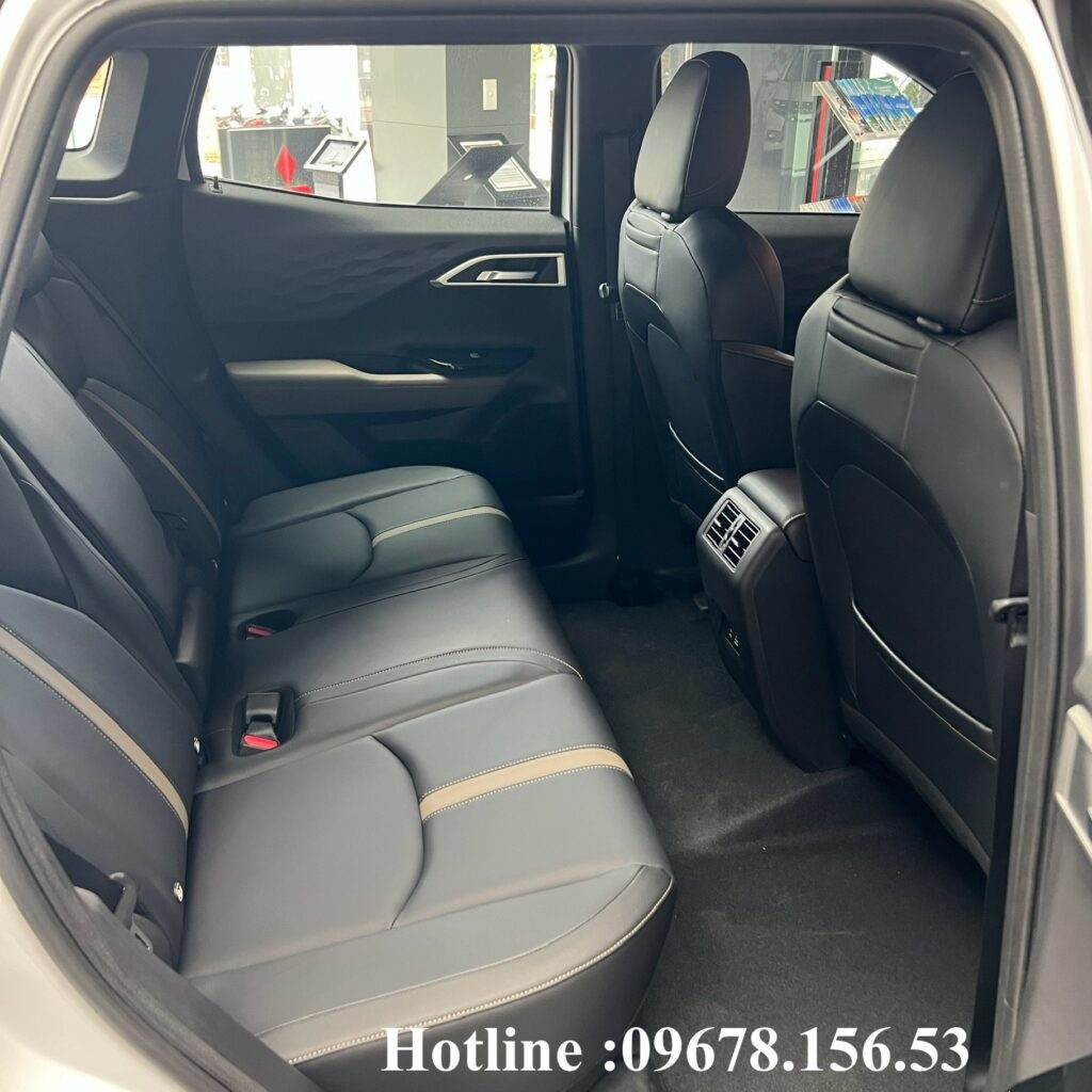 Nên chọn Mitsubishi Xforce hay Huyndai Creta #1 24 Hàng ghế thứ 2 rộng rãi với bộ ghế Da giảm hấp thụ nhiệt.